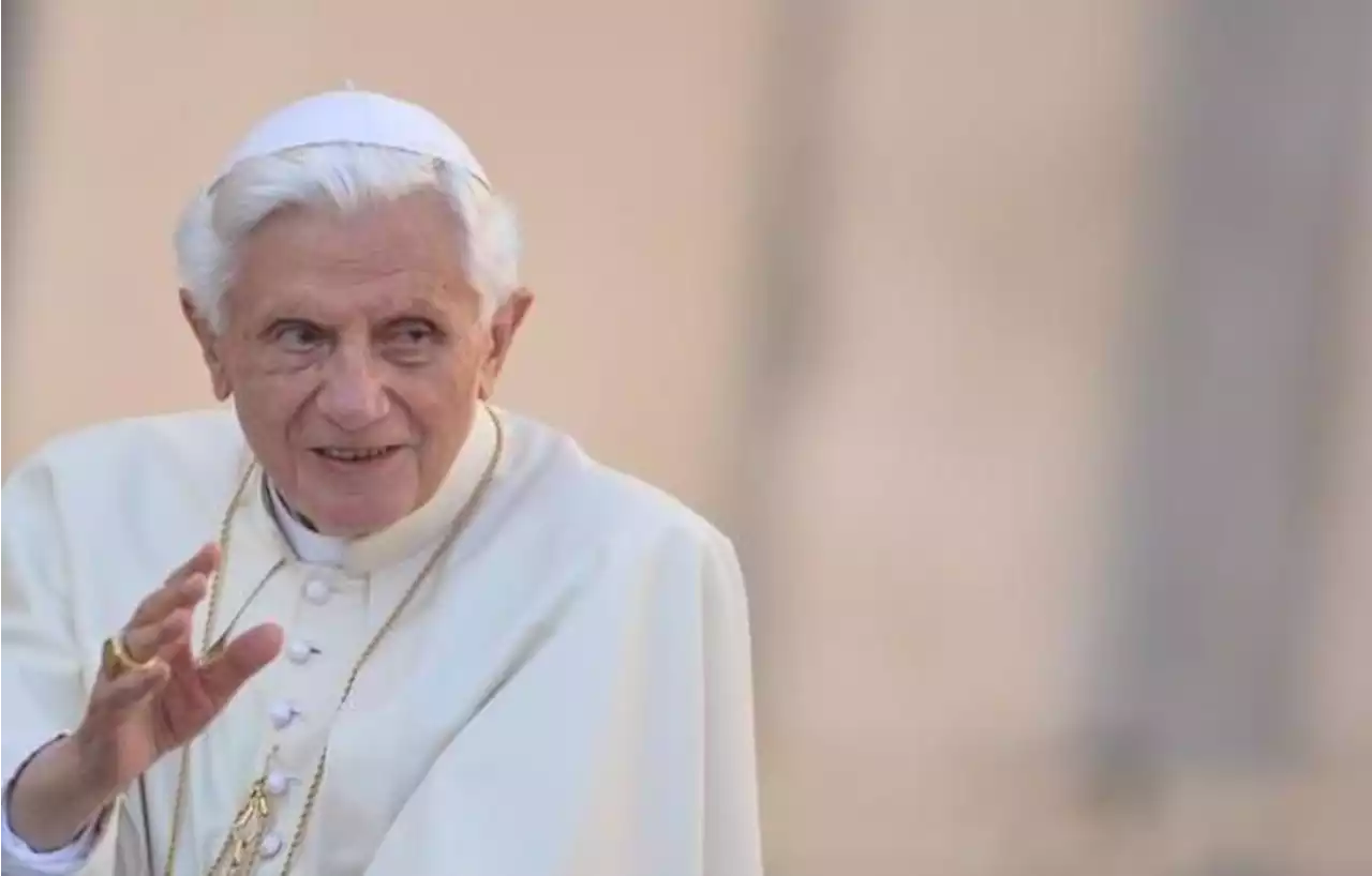 Benoît XVI est « gravement malade », selon le pape qui prie pour lui