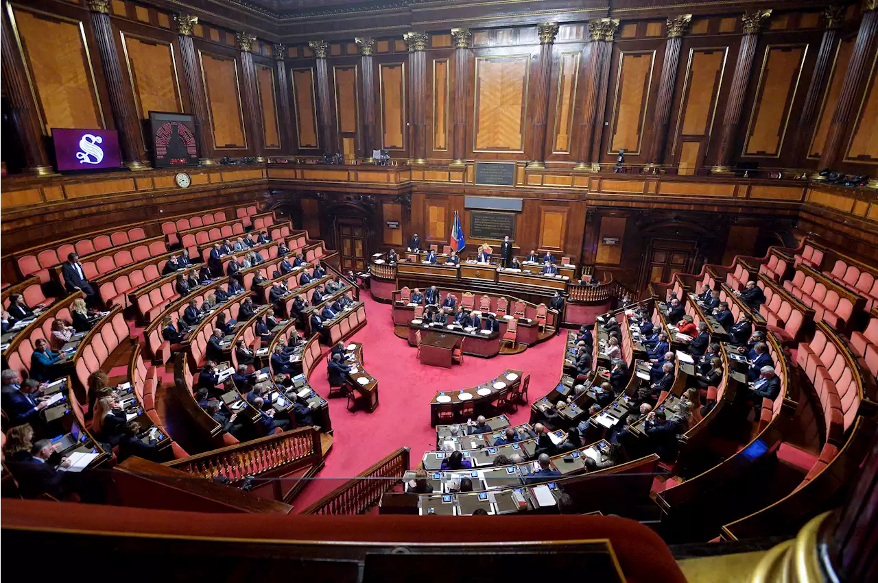 Manovra 2023, protesta delle opposizioni: slitta voto finale