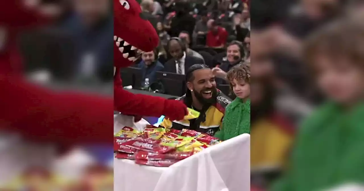 Toronto Raptors mascot gifts candy to Drake's son Adonis and his reaction is priceless