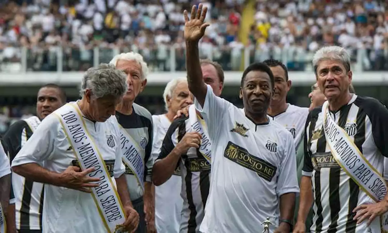 Il calcio si stringe attorno a Pelé: il gesto del Santos è da applausi