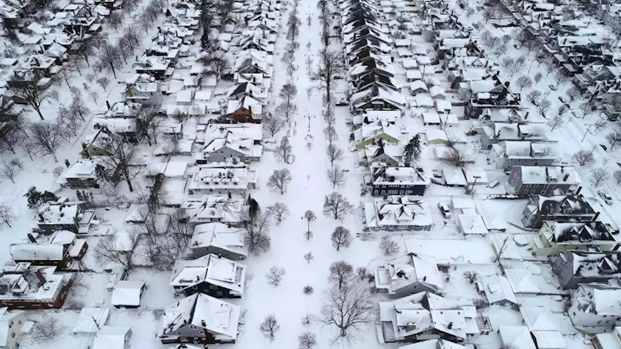 Winter storm death toll rises to 34 in Buffalo, New York, area as crews work to clear snow-covered roads for emergency responders | CNN