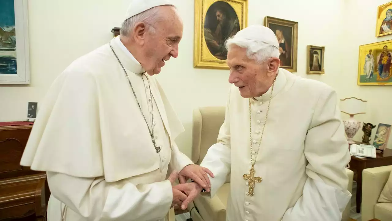 Papst Benedikt XVI. ist »sehr krank« - Papst Franziskus bittet um Gebete