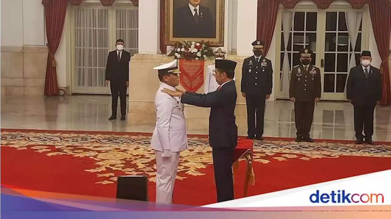 Dilantik Jokowi Jadi KSAL, Muhammad Ali Resmi Berpangkat Laksamana