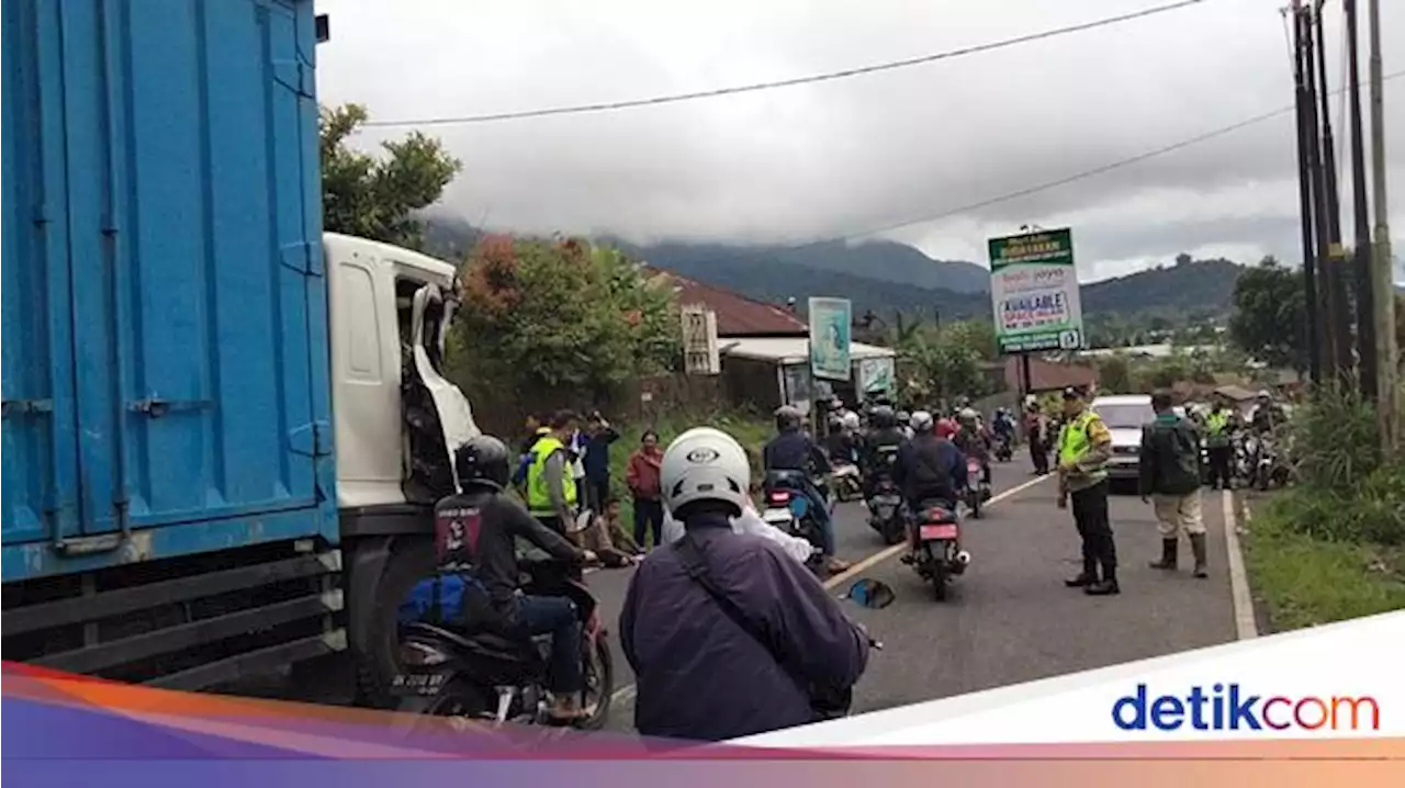 Fakta-fakta Tabrakan Maut Minibus Vs Truk Tewaskan 3 Orang di Buleleng