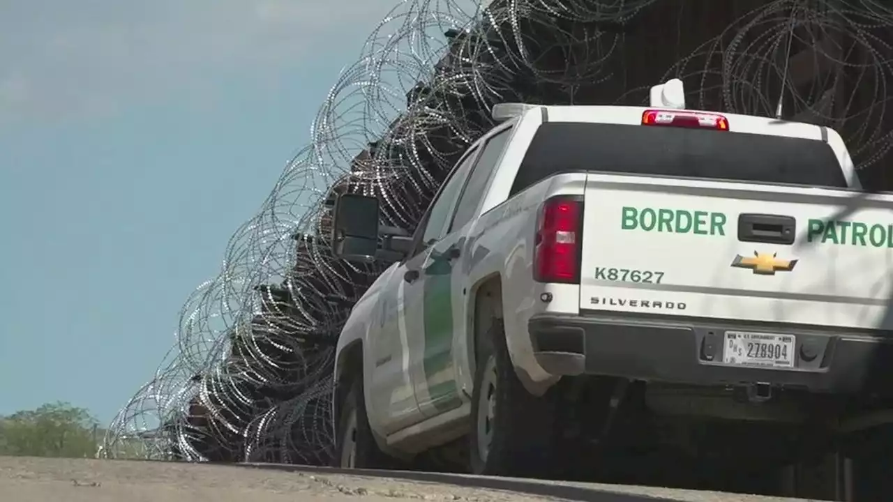 Ex-Arizona Border Patrol agent sentenced for drugs, bribery