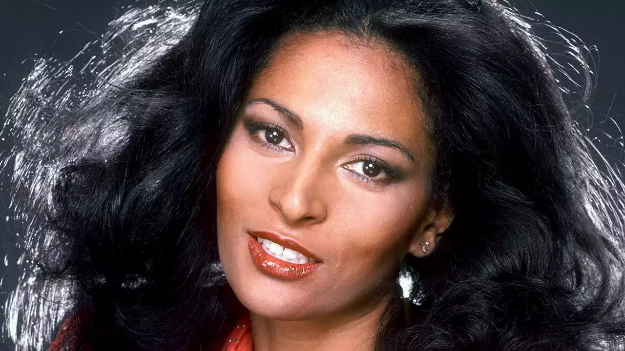 Pam Grier has a warning for cheating partners: 'Don't worry about my guns. Worry about my chainsaw'