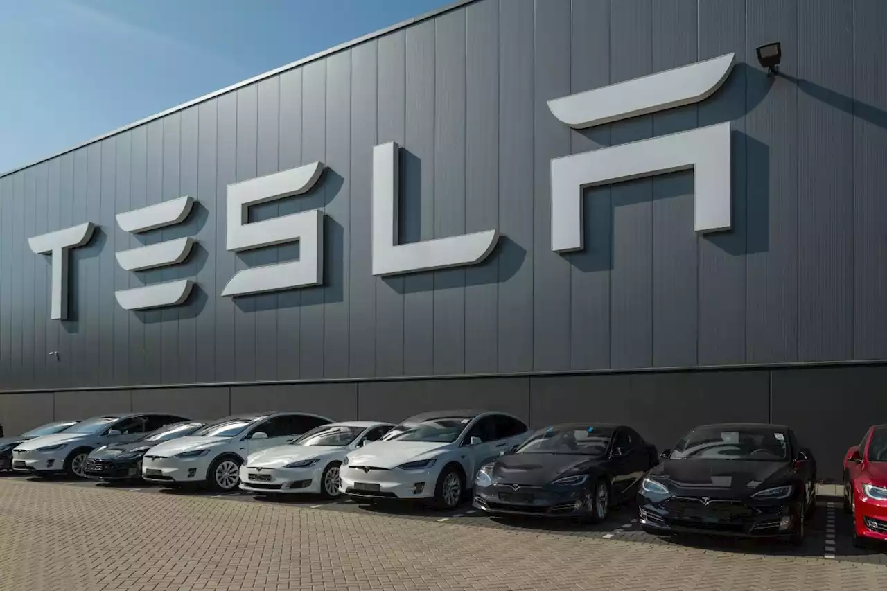 Abwesender Chef, Probleme in China: Aktienkurs von Tesla sackt immer weiter ab