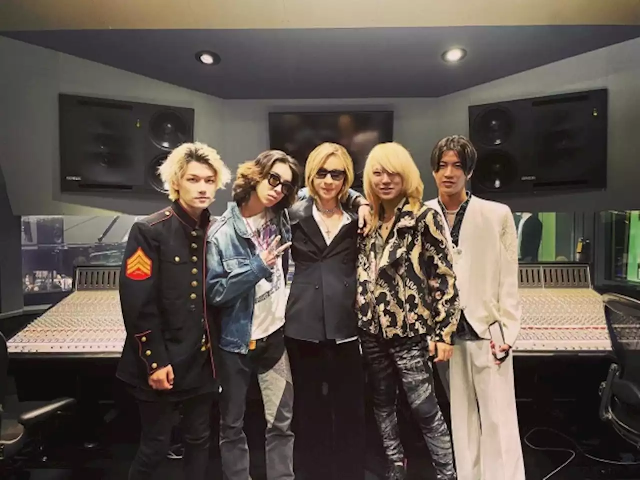 YOSHIKI、サングラスなしで涙の“三刀流” 急逝YOSHIさんVo曲を初披露「彼の夢を叶えに来ました」 - トピックス｜Infoseekニュース