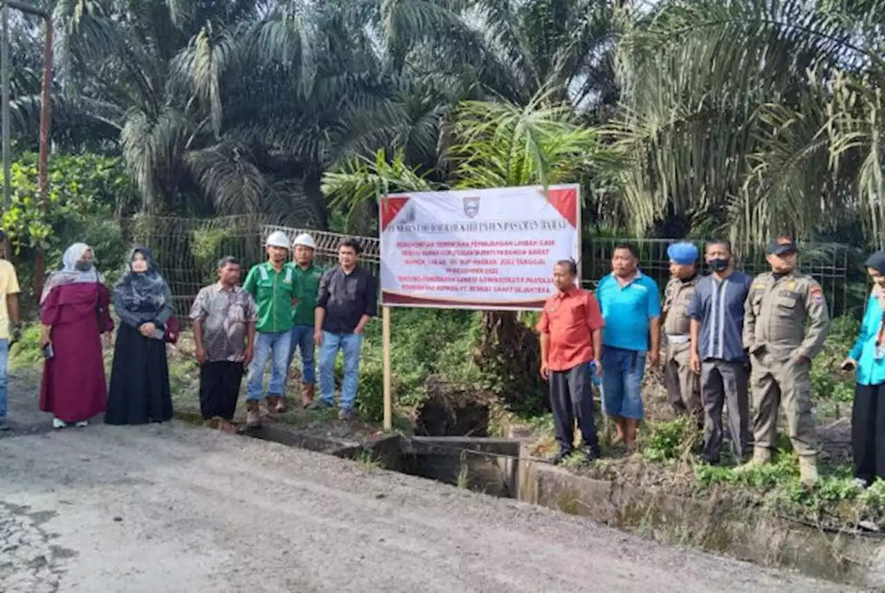 Pemkab Pasaman Barat Segel Pembuangan Limbah Cair PT BSS