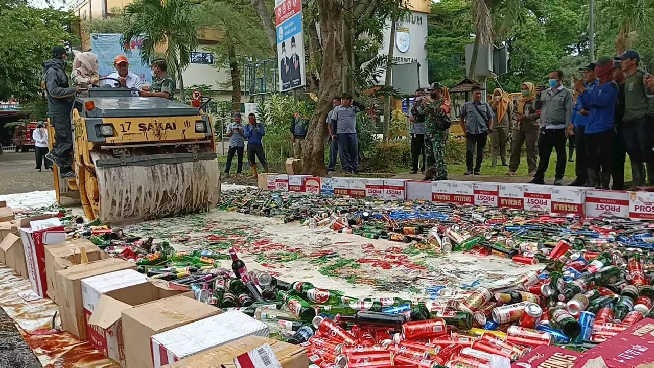 1.901 Botol Minol Dimusnahkan Satpol PP Kota Depok