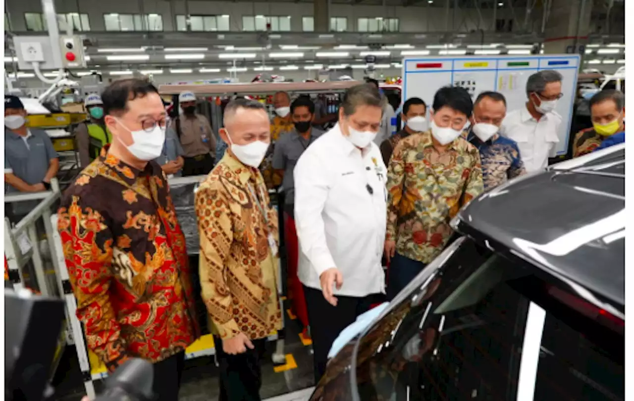 Dukung Pengembangan Electric Vehicle, Menko Airlangga Dorong Investasi Sektor Industri Otomotif