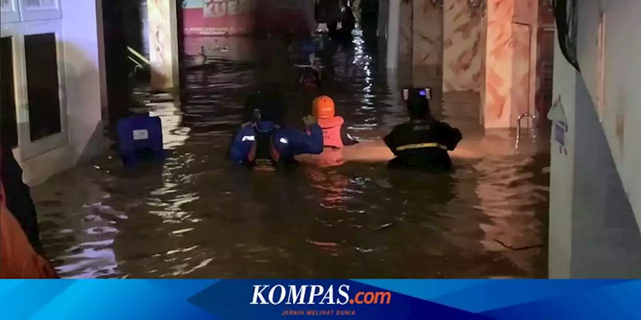 Rumah Bupati Jember Kebanjiran akibat Luapan Sungai Jompo