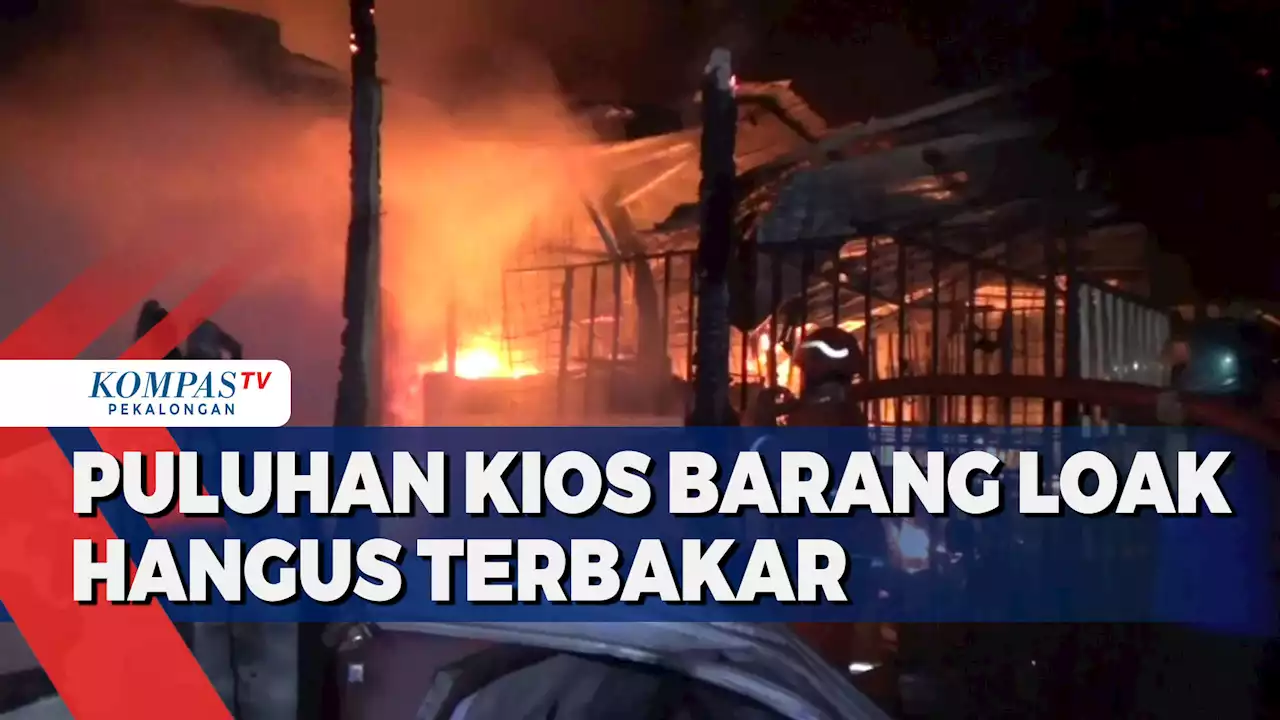 Puluhan Kios Barang Loak Hangus Terbakar