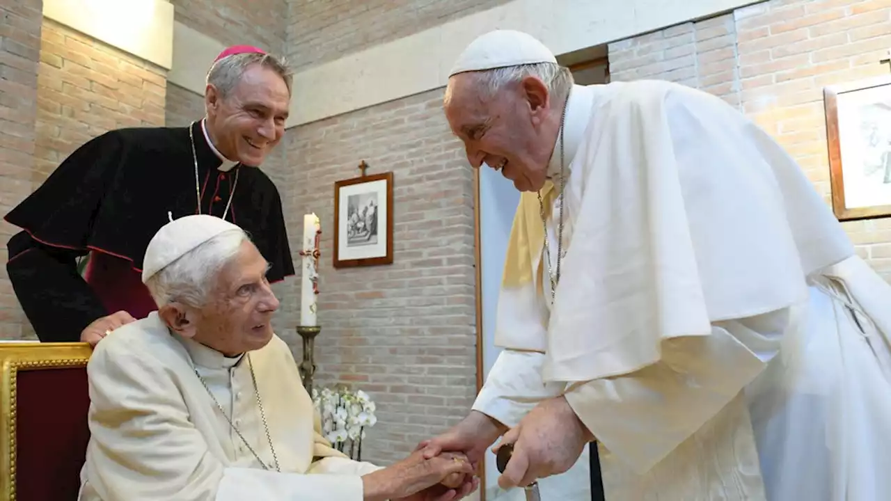 El papa Francisco pidió rezar por la salud de Benedicto XVI | Tiene 95 años