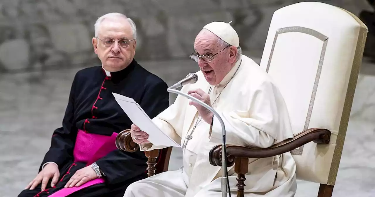 Papa Francesco: pregate per Ratzinger, è molto malato