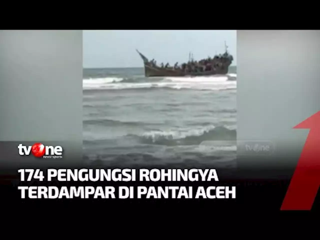 Sempat Terombang-ambing di Laut, Ratusan Pengungsi Rohingya Terdampar - tvOne