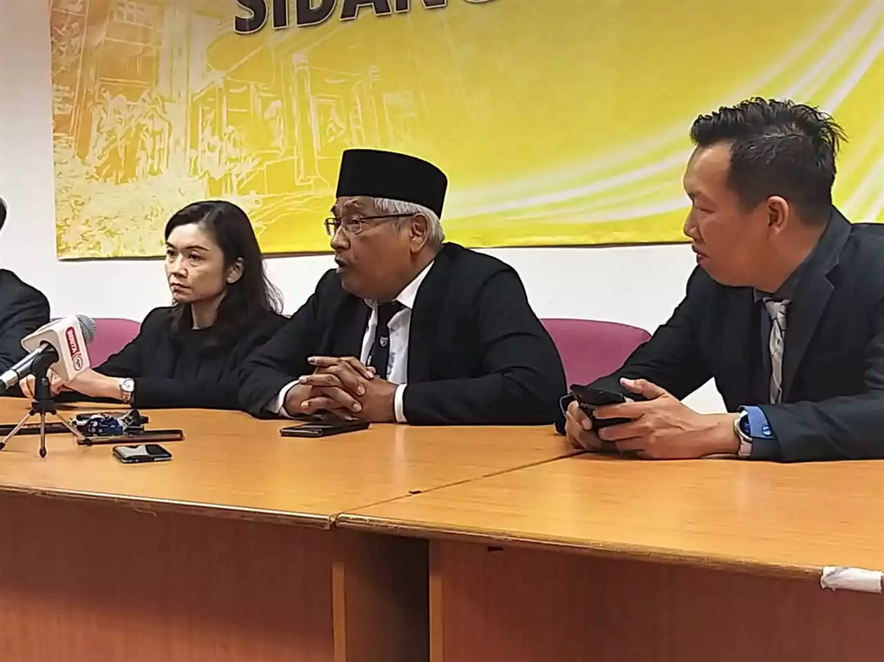 Sidang DUN Perak: Abdul Aziz cabar Ketua Pembangkang