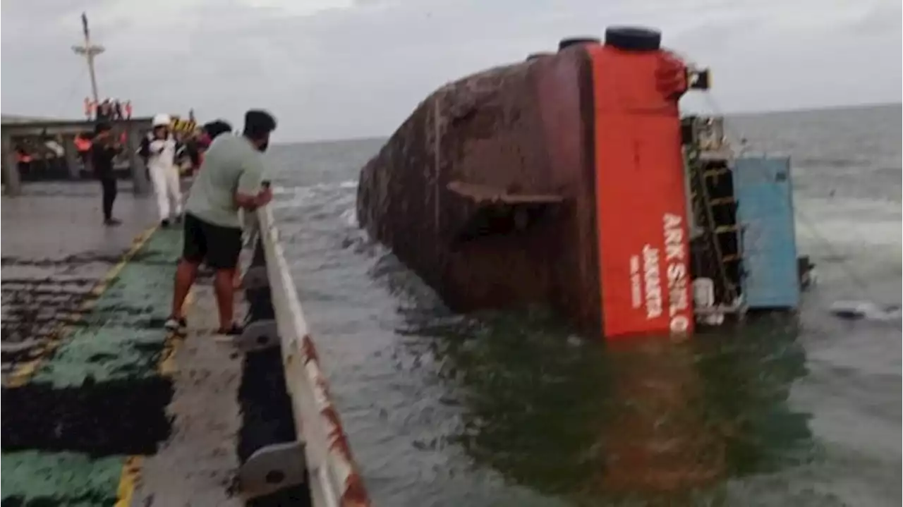 Kapal ARK Shiloh Karam Diempas Badai, Basarnas Pastikan Tak Ada Korban Jiwa