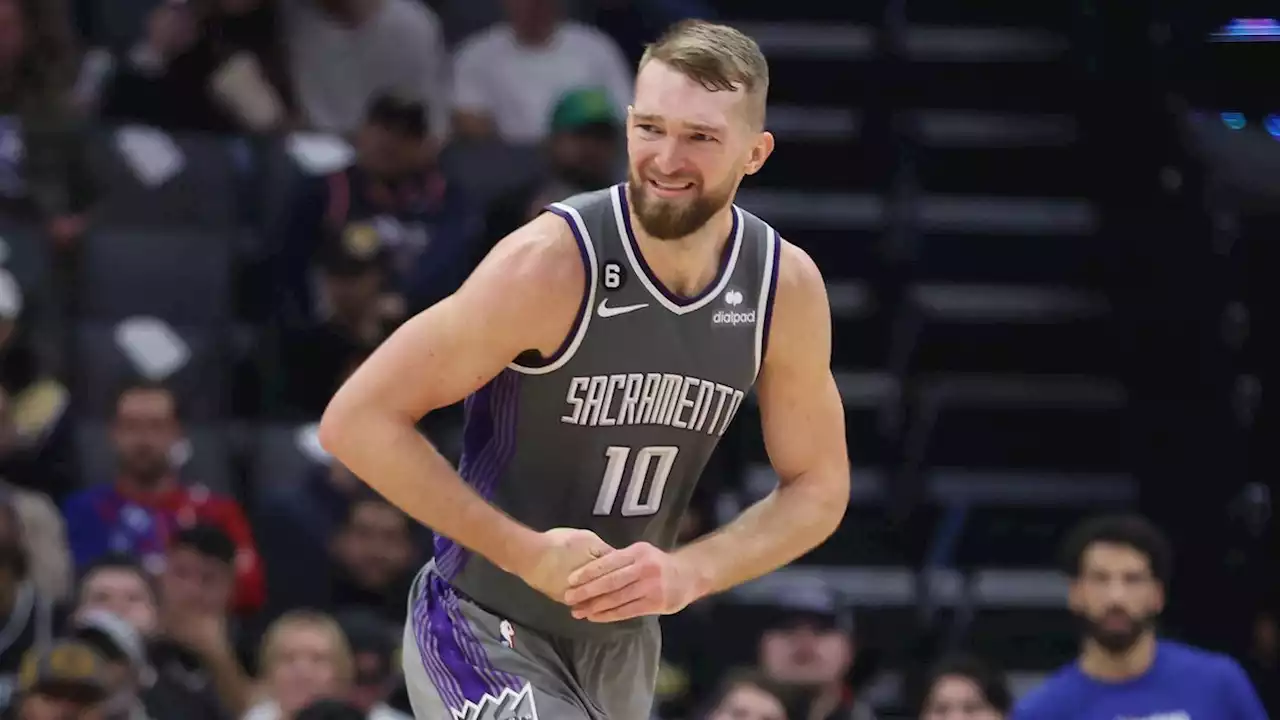 Kings center Domantas Sabonis out vs. Nuggets with thumb fracture