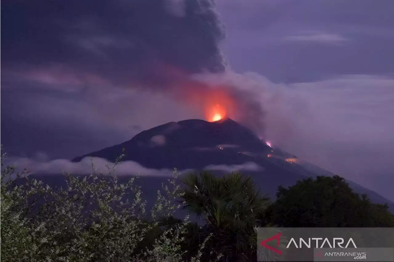 Warga kaki Gunung Ile Lewotolok diimbau waspada ancaman lahar