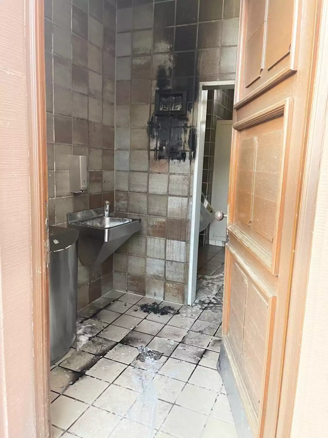 Brand im Toilettenhaus des Rathauses --- (Cityreport24-Nachrichtenblog)