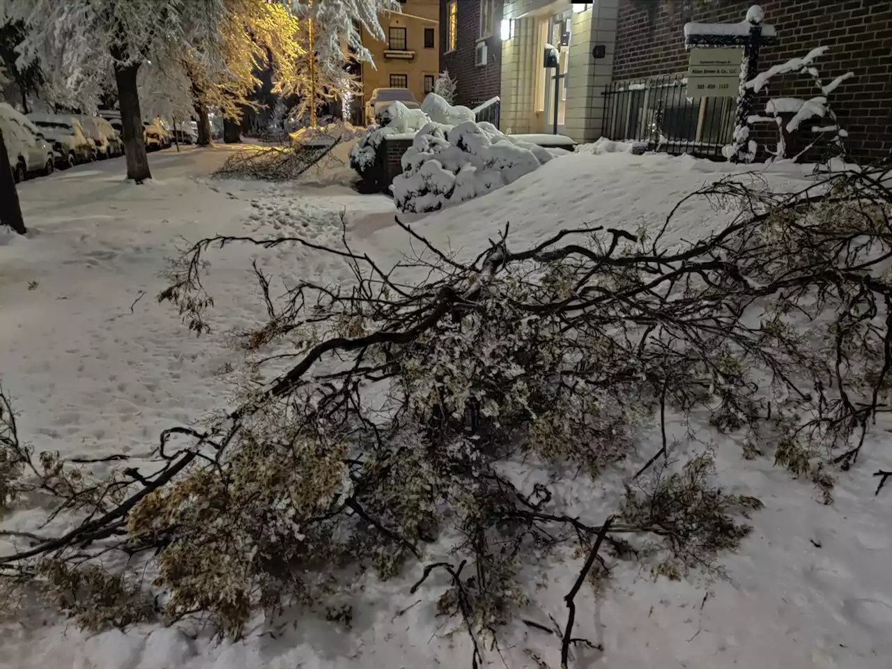 Live updates: Dicey drive in Denver as snow is bogging down smaller vehicles