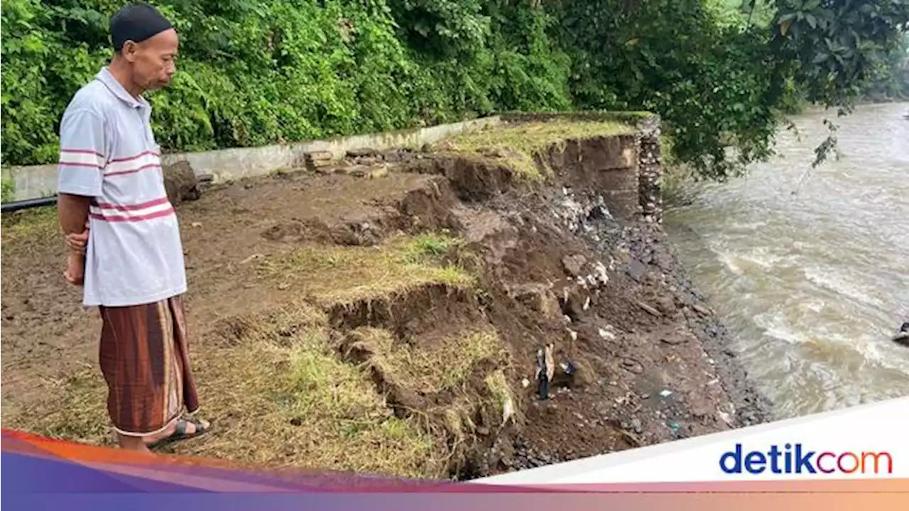 Banjir di Jember Gerus Tanah Pemakaman, 4 Jenazah Hanyut