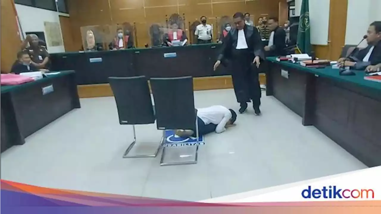 Nikita Mirzani Sujud Syukur Dibebaskan dari Dakwaan