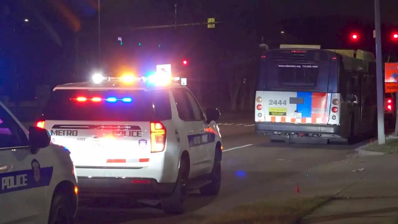 Man seeks refuge on bus after carjacked, shot twice in southwest Houston