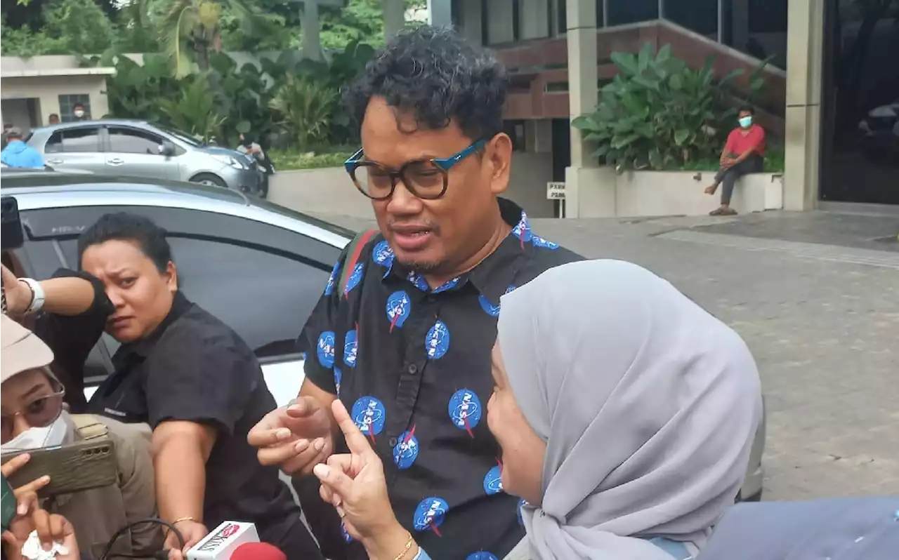 Datang Menjenguk, Uya Kuya Terharu Melihat Respons Indra Bekti