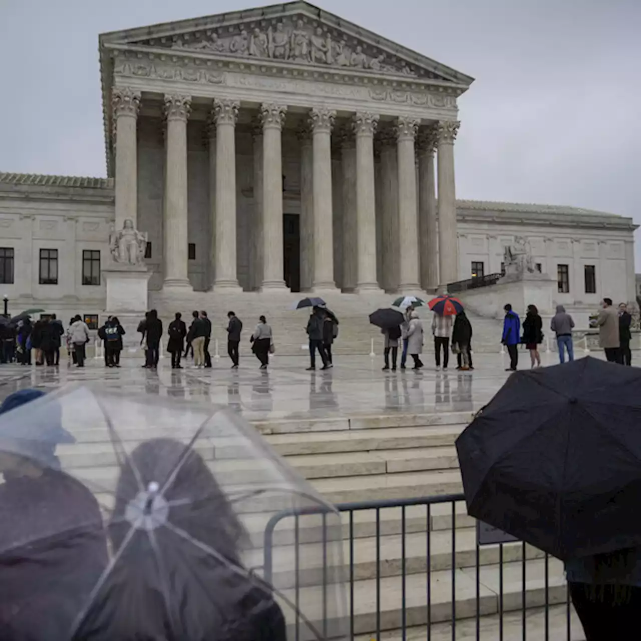 'Not a surprise': Migration Policy Institute reacts to SCOTUS vote on Title 42 - KRLD News