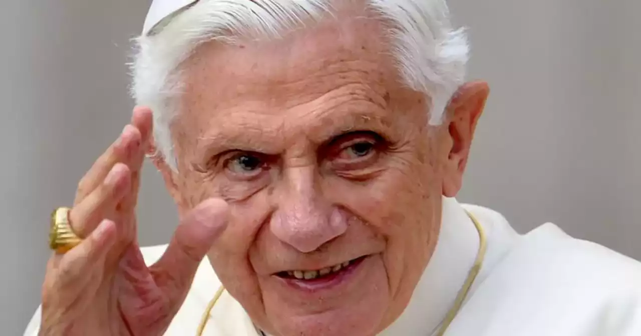 Benedicto XVI en estado grave, pero estable: medios italianos