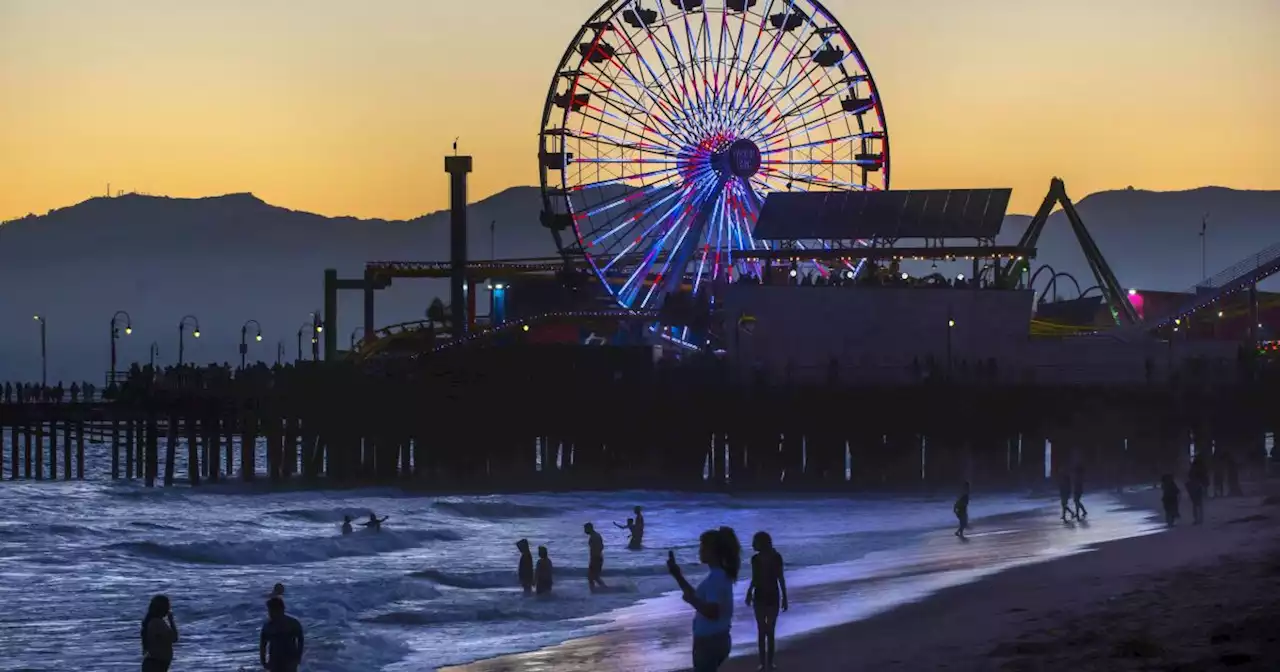 Santa Monica Ferris wheel will count down to 2023 with 90-foot-tall display