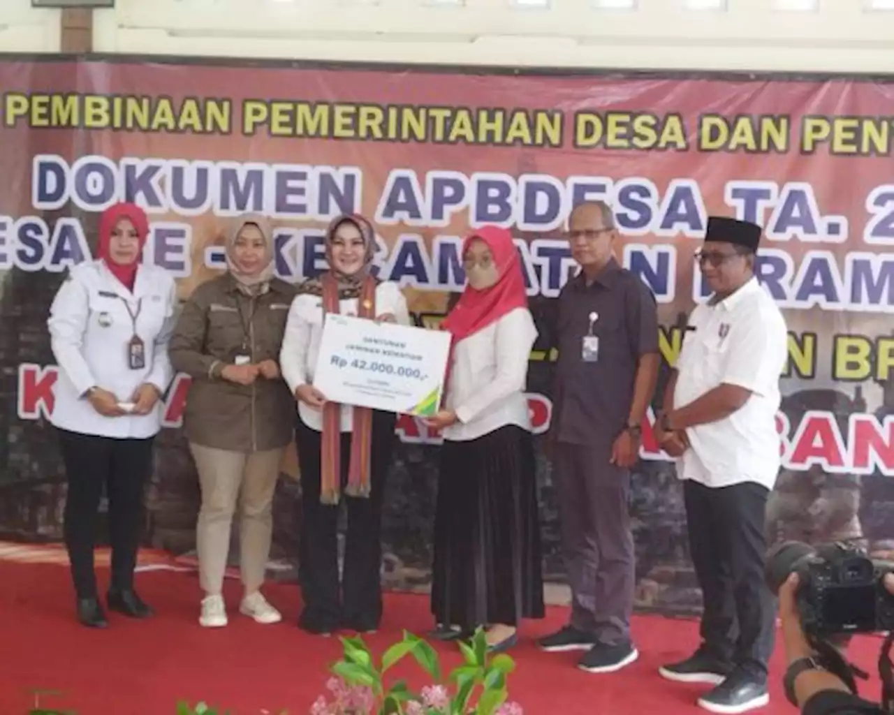 Bupati Klaten Serahkan Santunan Kematian Rp42 Juta dari BPJamsostek