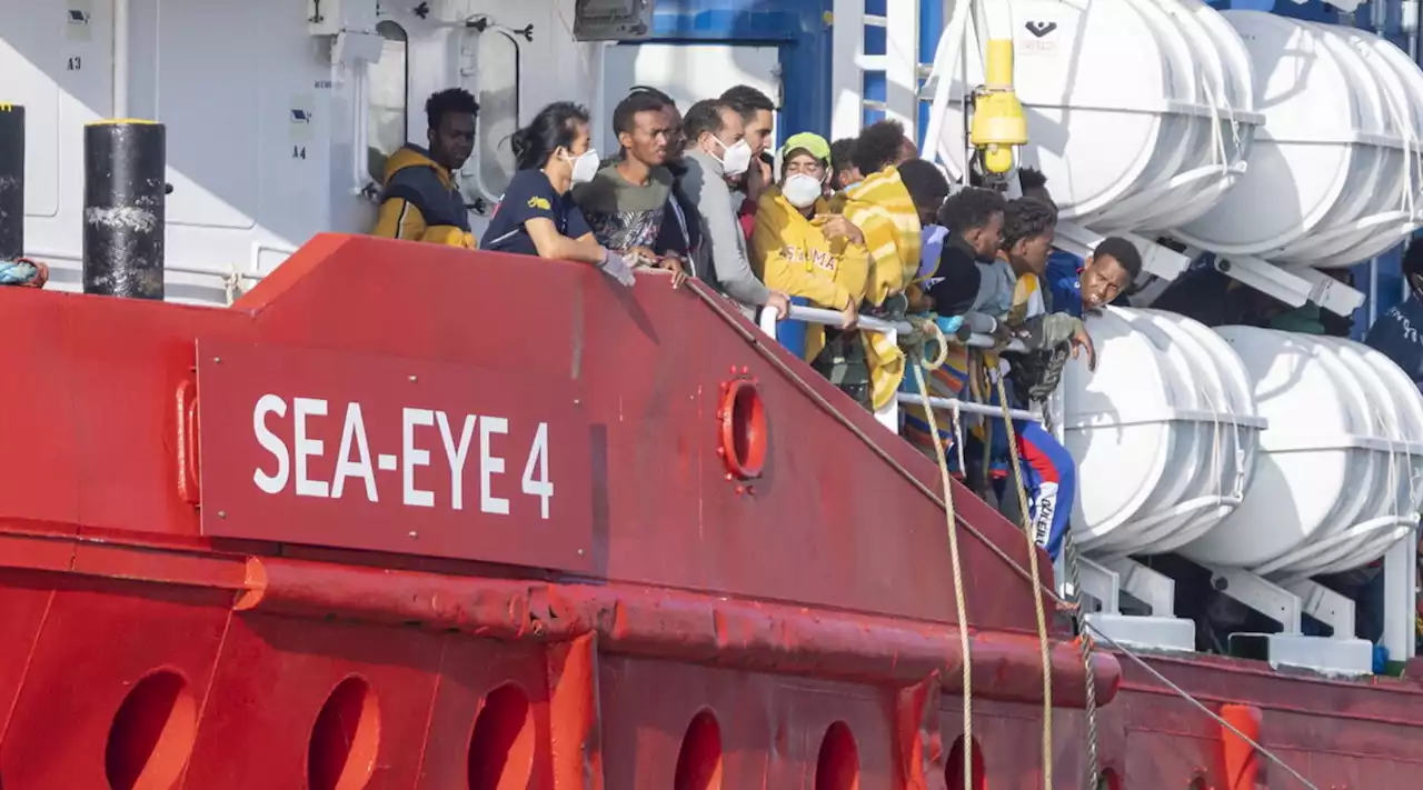 Migranti, Ong in rivolta contro il decreto: chi torna in mare, chi invoca lo Stato bandiera