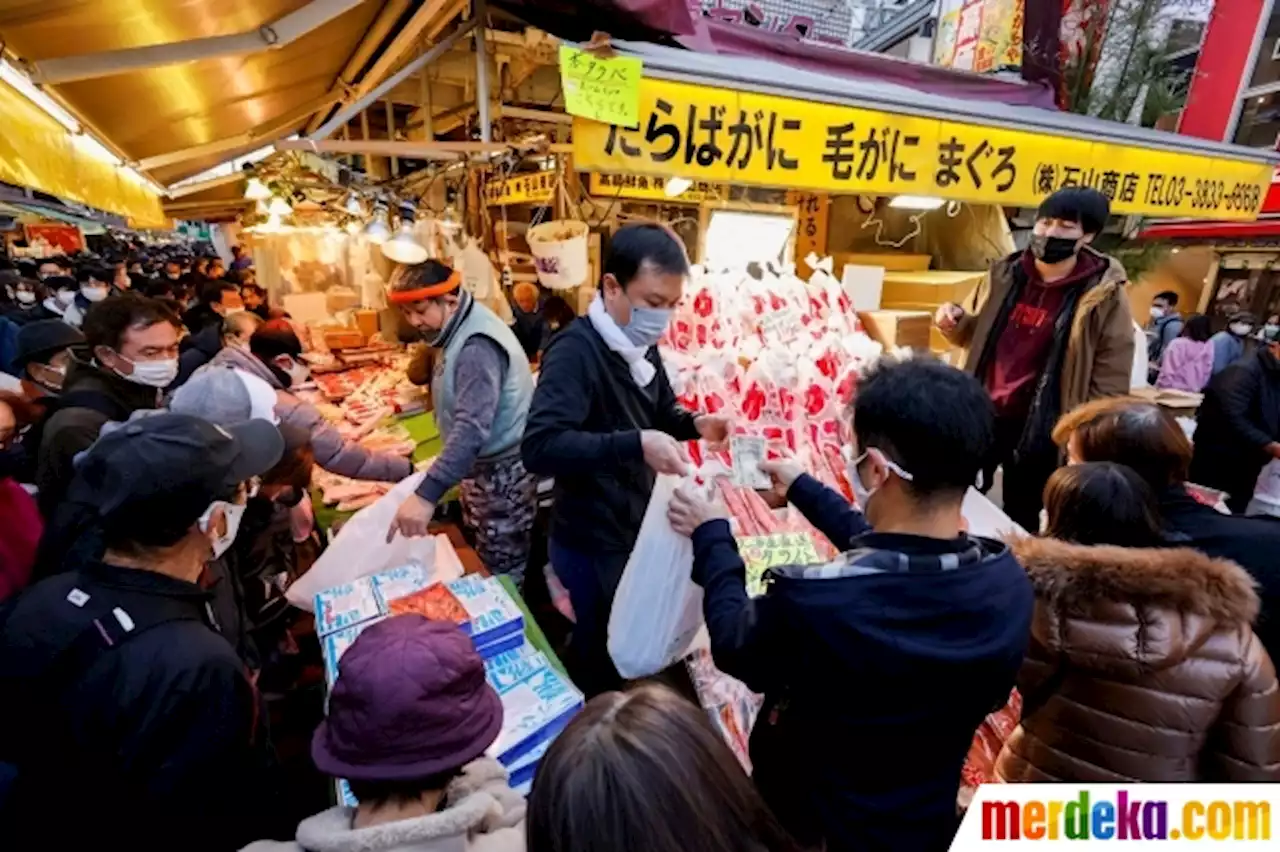 Foto : Kesibukan Pasar Ameyoko di Jepang Diserbu Pembeli Menjelang Tahun Baru | merdeka.com