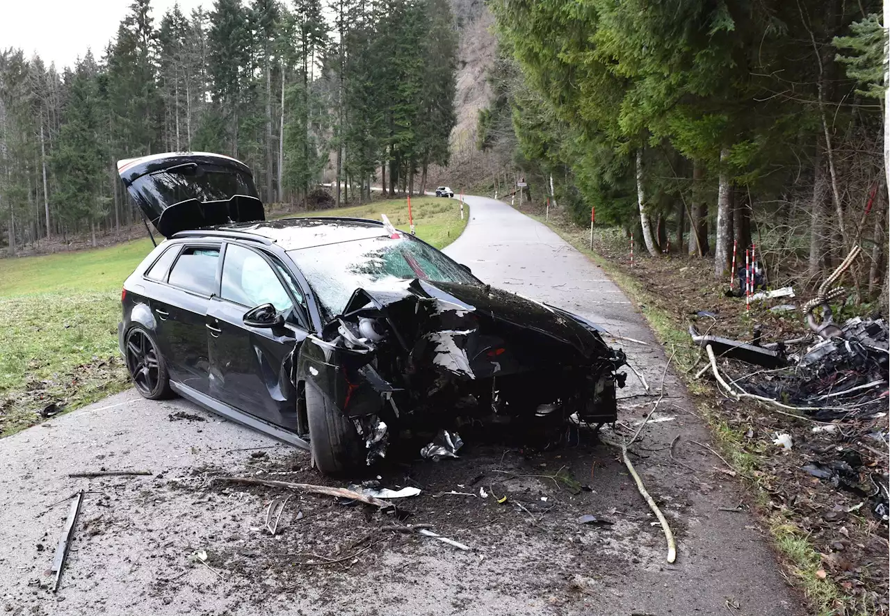 Sternenberg ZH: Raser (19) und Mitfahrerin (22) bei Unfall leicht verletzt