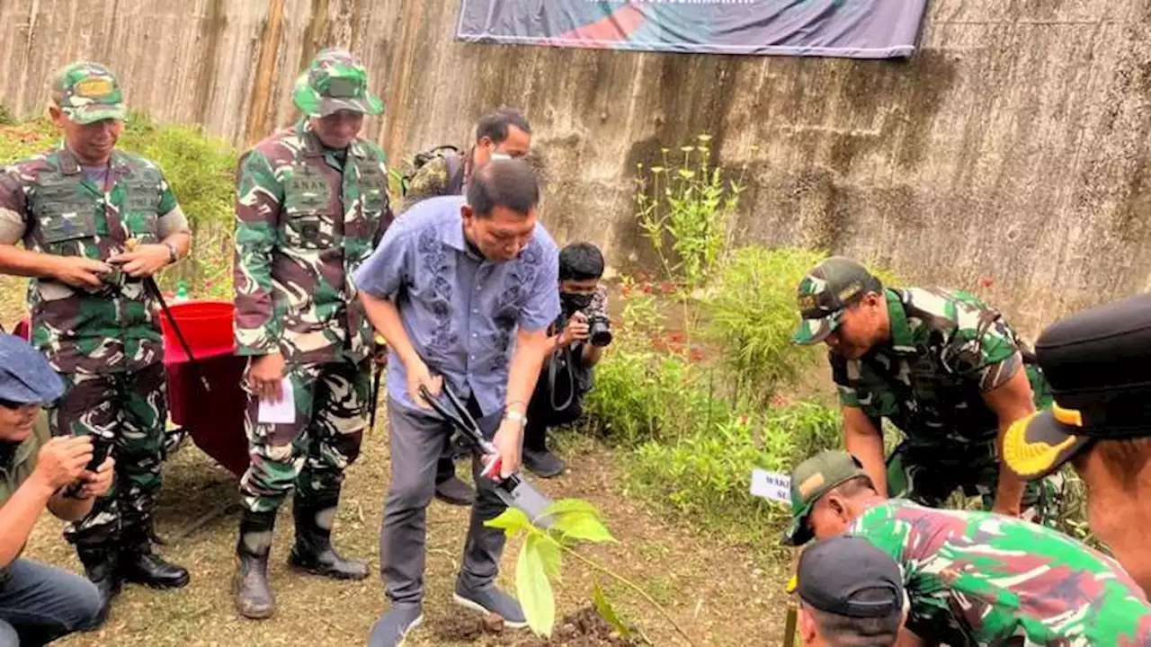 Susur Sungai, Korem 074/Warastratama Tanam 10.000 Pohon di Tepi Bengawan Solo