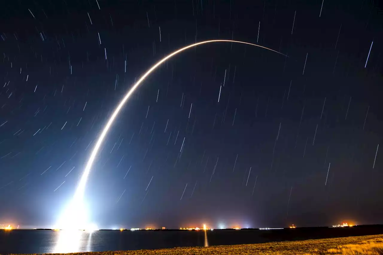 SpaceX Falcon 9 launch lights up the predawn sky over Florida (photos)