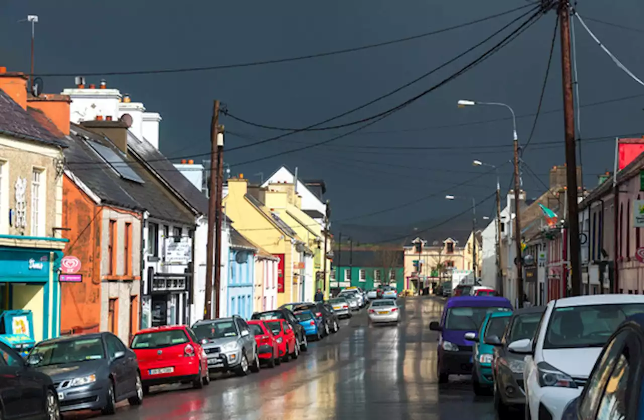 Met Éireann issues status yellow wind and rain warnings affecting 14 counties