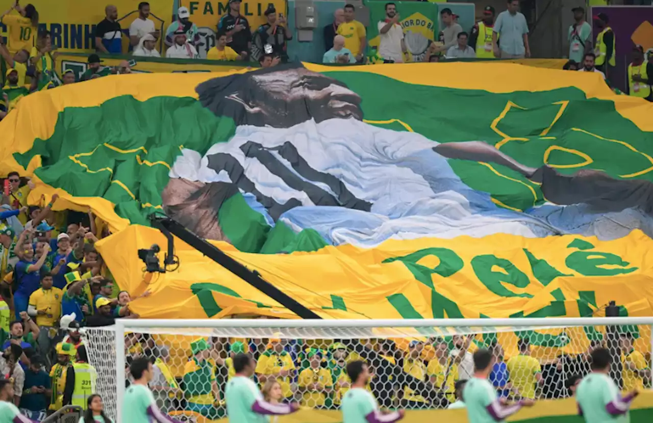 Pelé é homenageado nas arquibancadas da Copa do Mundo do Catar