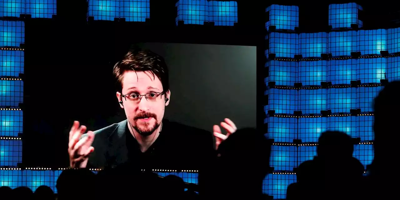 Reports: Edward Snowden receives Russian passport, takes citizenship oath