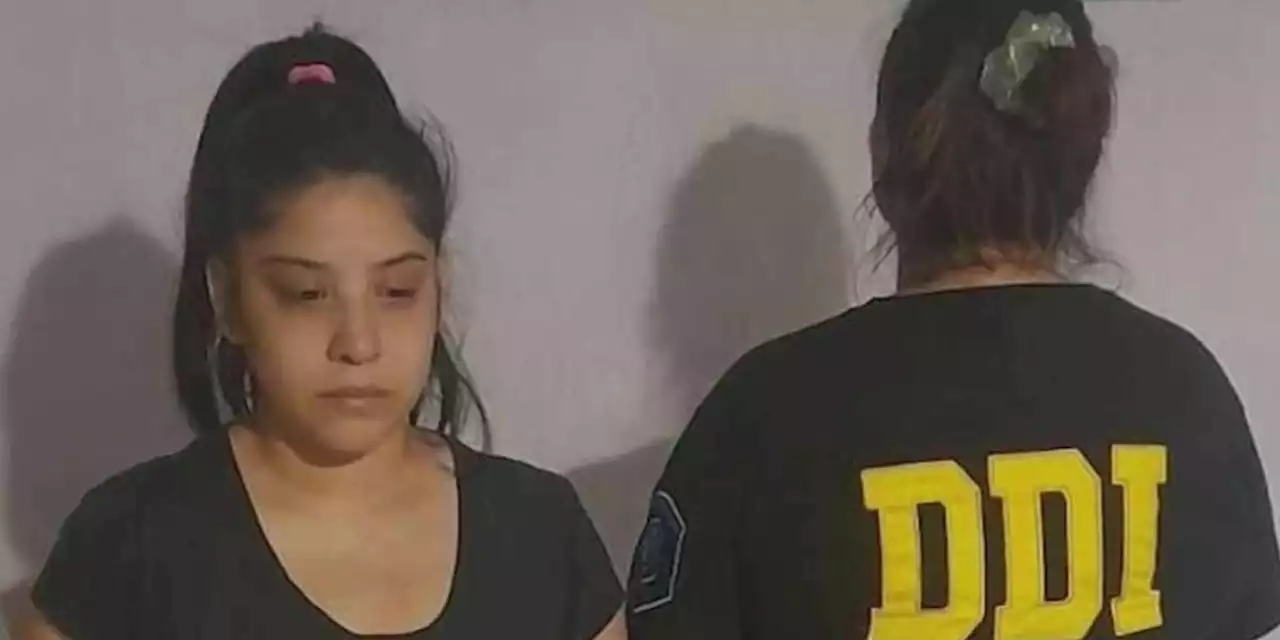 Una mujer esconde el cadáver de su hija en una mesa de noche