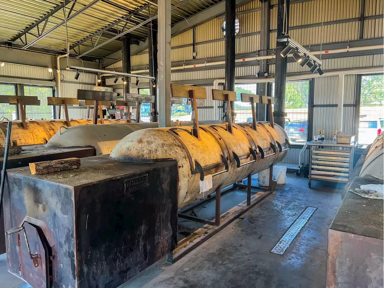 Pit rooms bring an entertainment factor to Texas barbecue