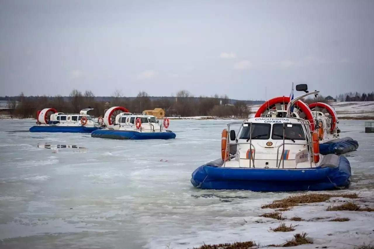 Усиленное патрулирование водоемов введено в Москве из-за выхода горожан на хрупкий лед