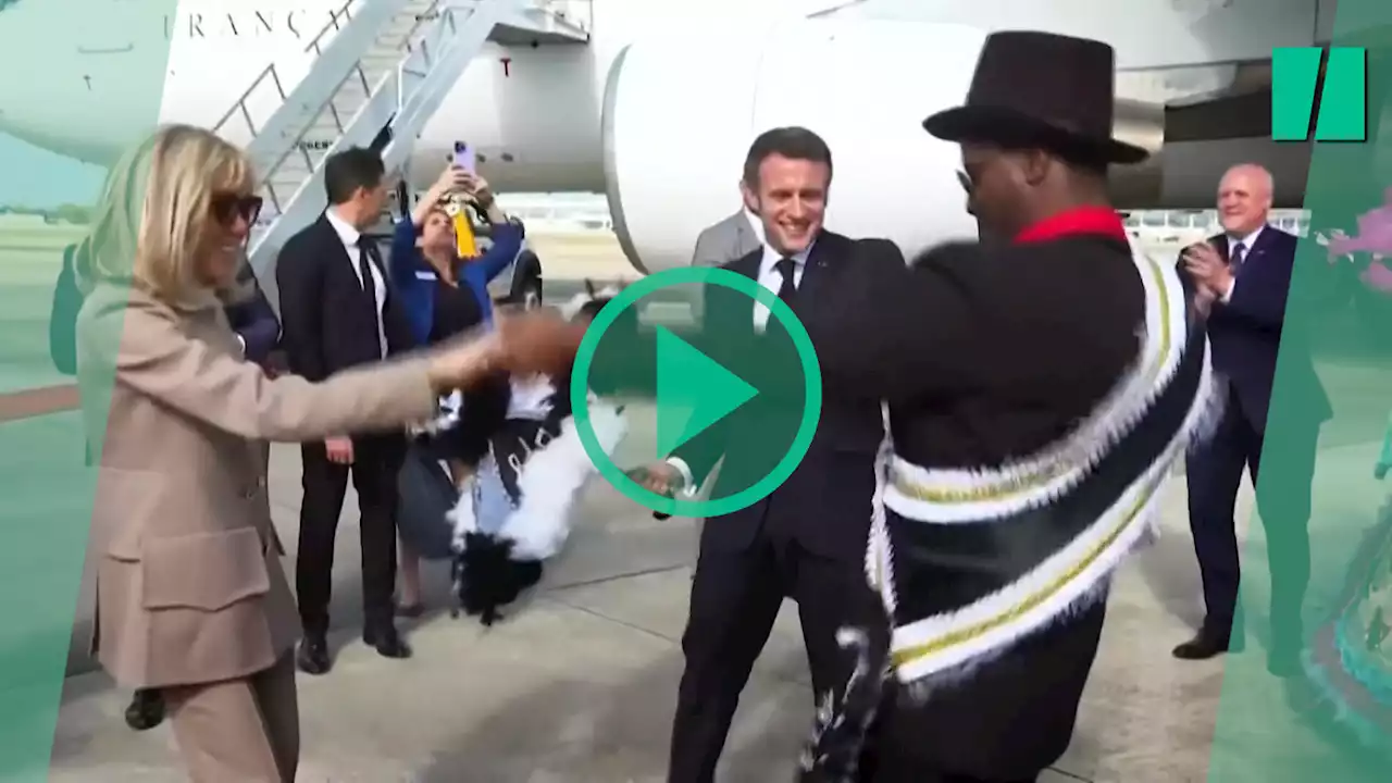 À la Nouvelle Orléans, Emmanuel Macron tente quelques (maladroits) pas de danse