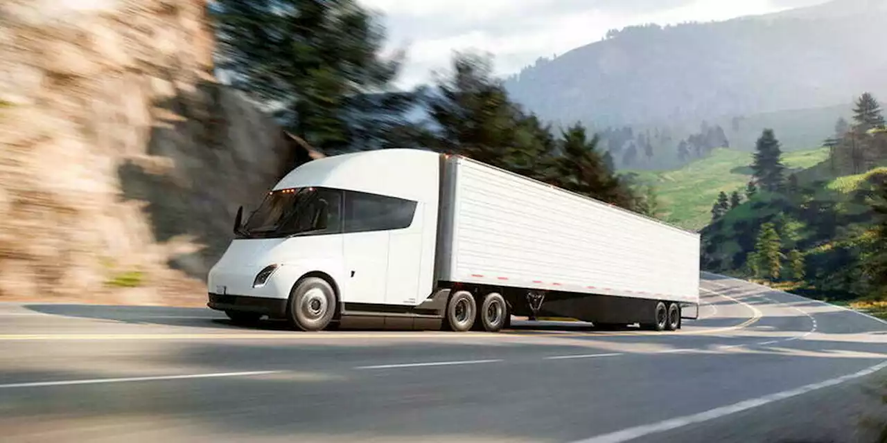 Elon Musk se transforme en livreur de camion électrique