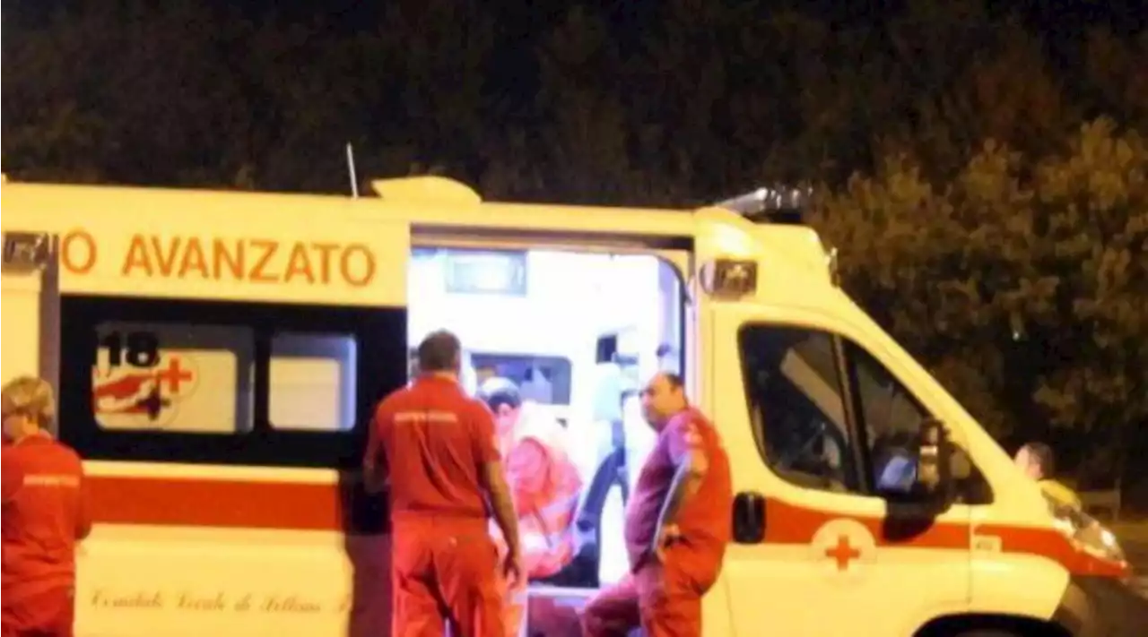 Incidente stradale a Milano, si ribalta auto: morta 30enne