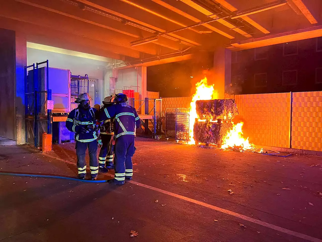 Großeinsatz: Feuer bei Edeka in Hamburg