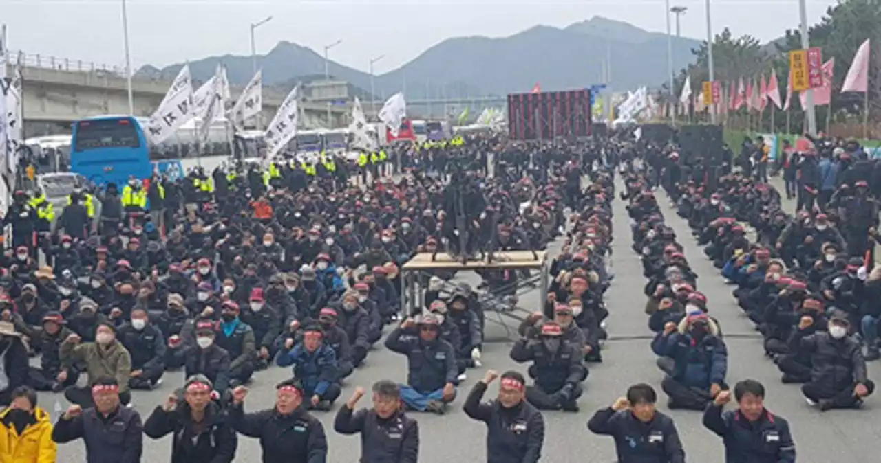 전국노동자대회 '대통령이 국민을 상대로 전쟁 선포'